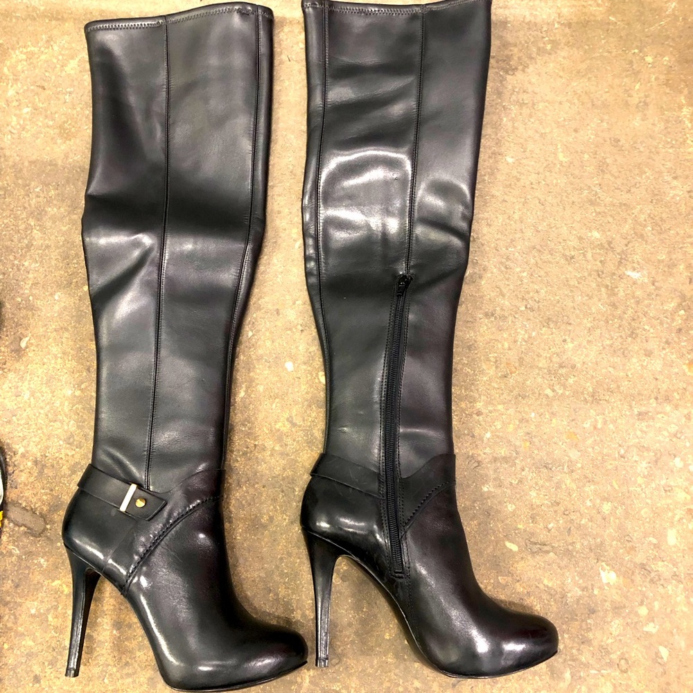 Black high knee boots Guest